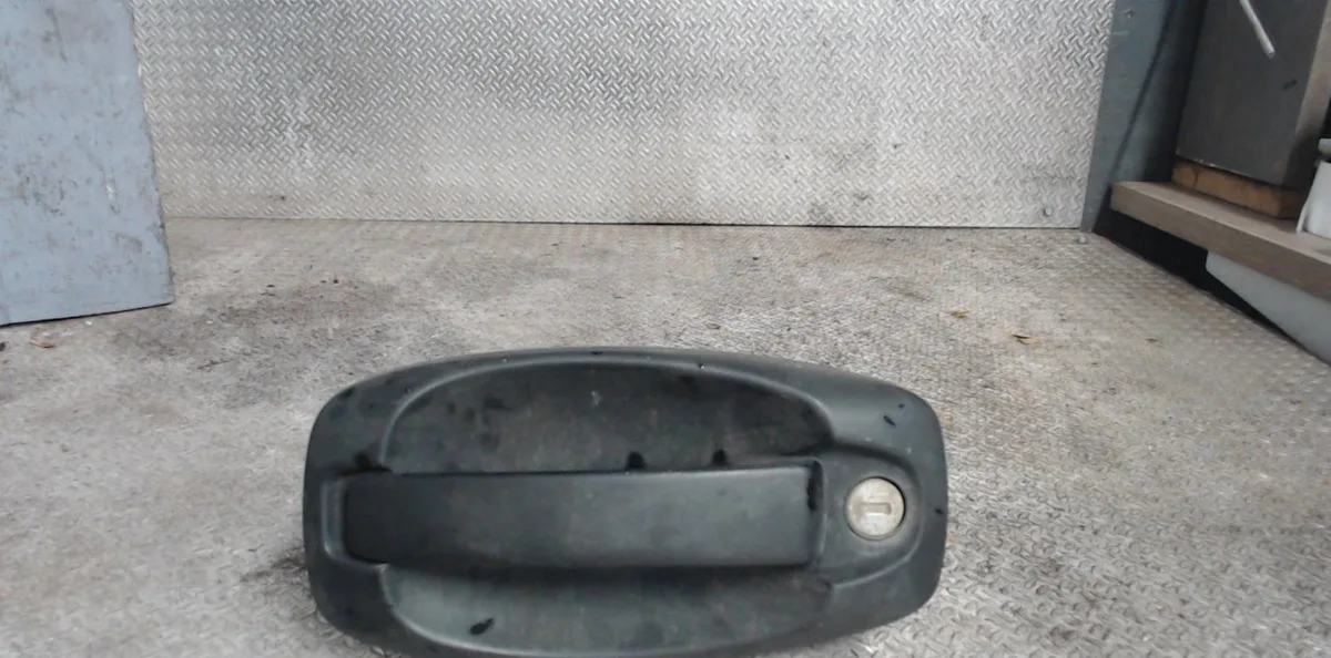 Poignee ext porte battante g Citroen NEMO Monospace 1.4 hdi (2009) 5 portes occasion