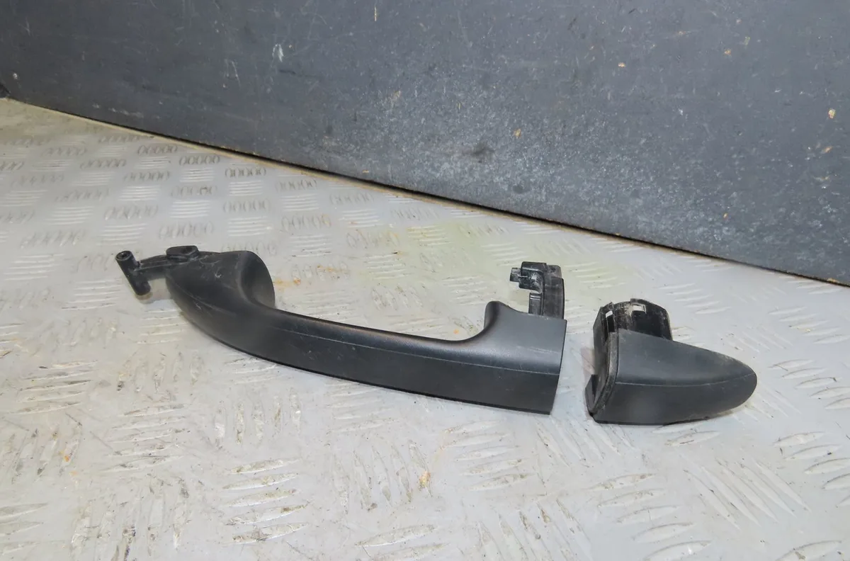 Poignee ext porte coulissante d Mercedes-benz VITO Camionnette (W447) 109 cdi (447.601, 447.603, 447.605) (2014) occasio