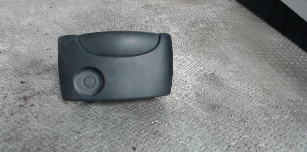 Poignee ext porte coulissante d Nissan KUBISTAR Camionnette (X76) 1.5 dci (2003) occasion