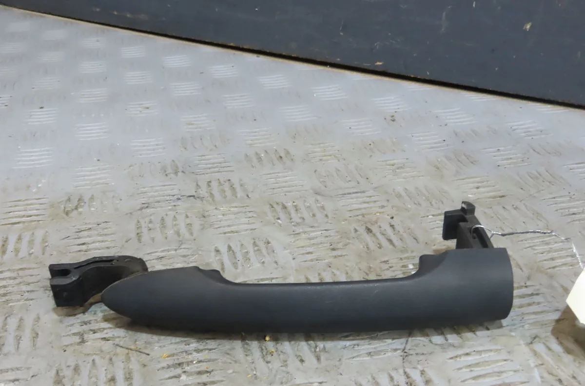 Poignee ext porte coulissante d Renault KANGOO Express (FW0-1_) 1.5 dci 80 (fw15) (2019) occasion
