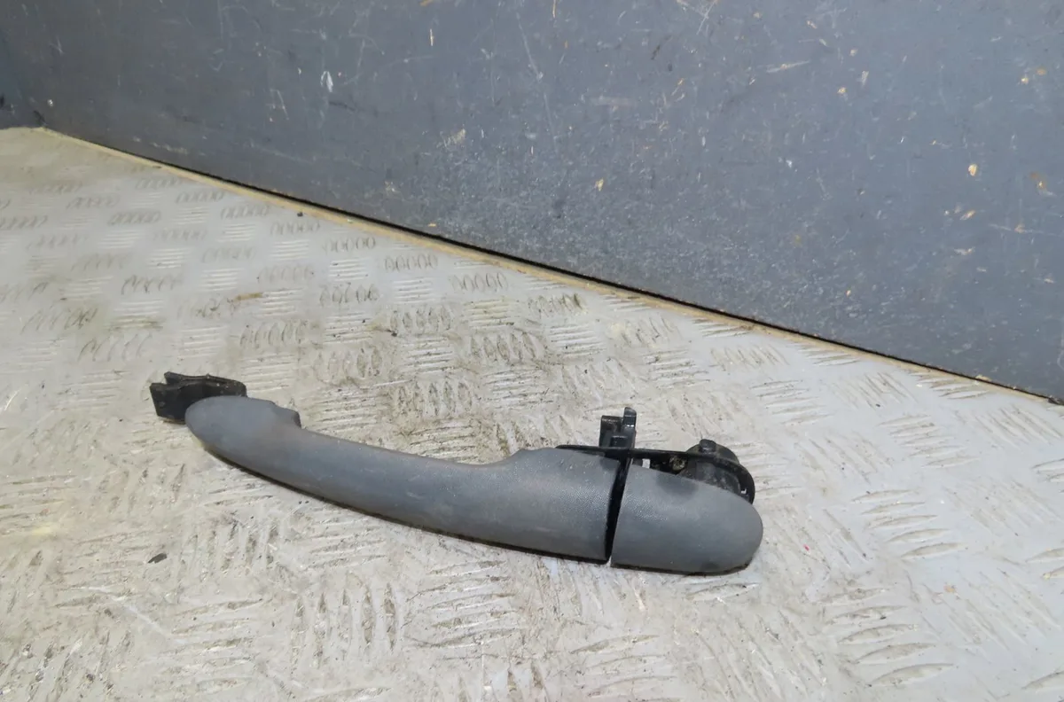 Poignee ext porte coulissante d Renault KANGOO Express (FW0-1_) 1.5 dci 90 (fw0g, fw05, fw08, fw11) (2009) 4 portes occa