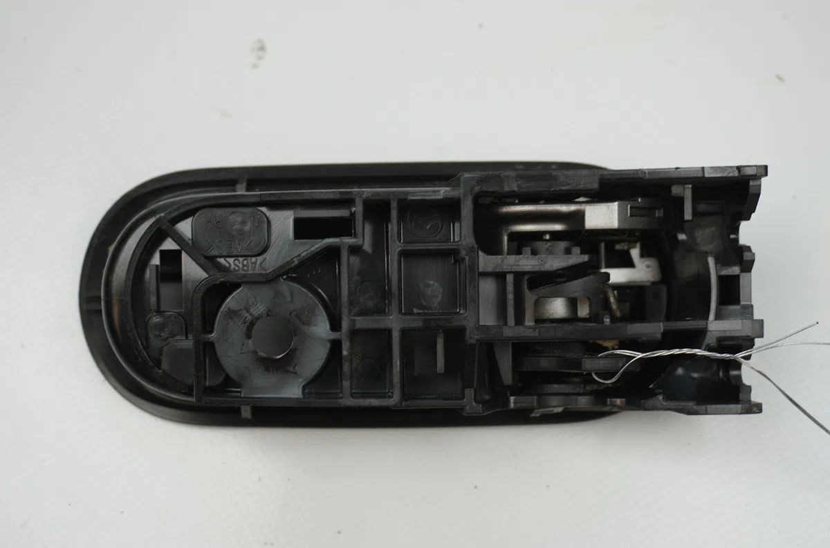 Poignee int porte ard Mazda 2 (DE_, DH_) 1.3 (de3fs) (2007-2015) occasion