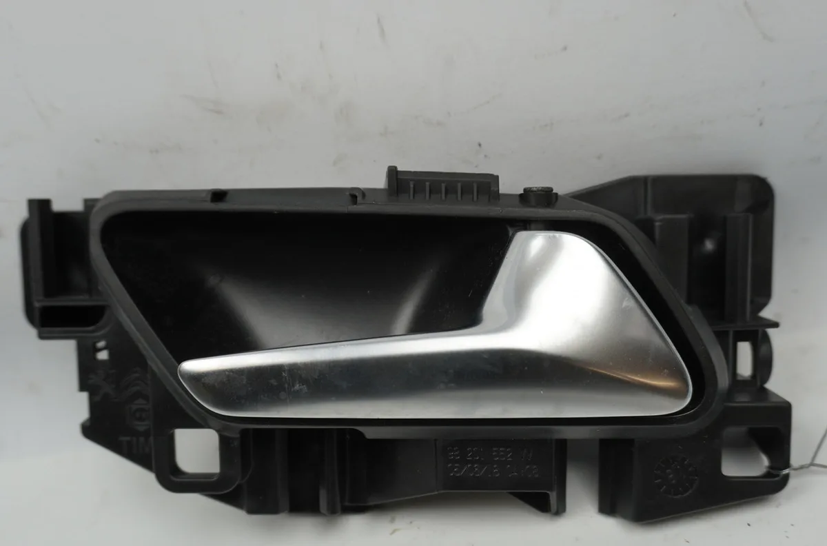Poignee int porte ard Peugeot 3008 SUV (MC_, MR_, MJ_, M4_) 1.2 thp- puretech 130 (mrhnsm, mrhnsu, mrhnsj, mrhnyw,... (2