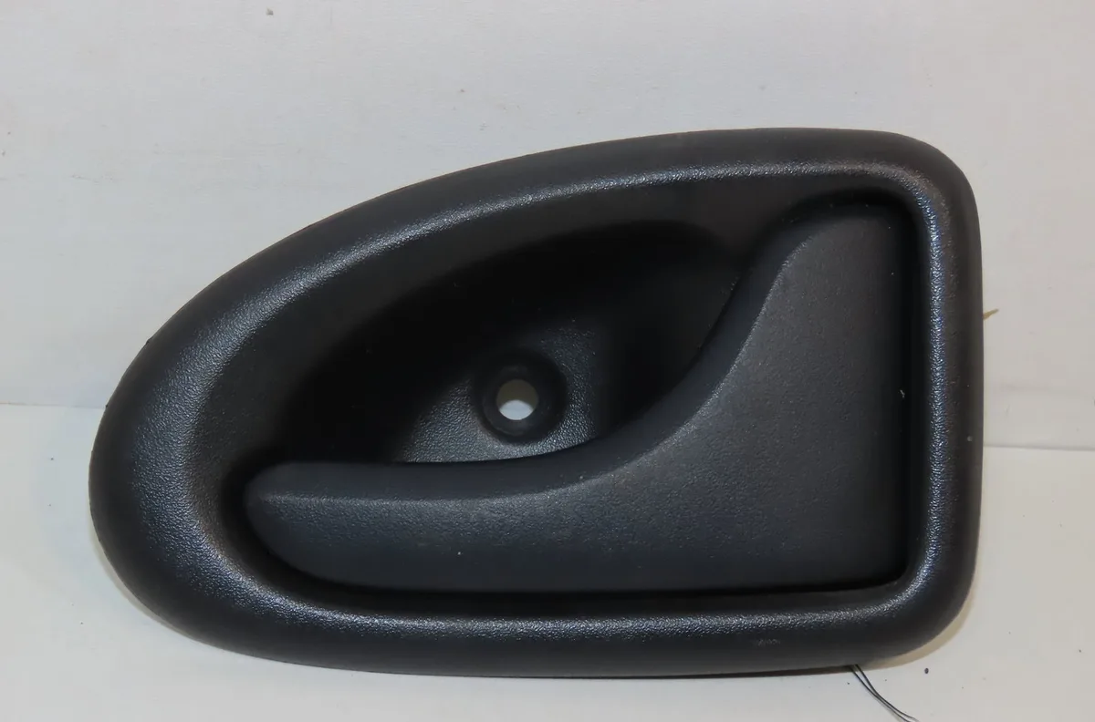 Poignee int porte ard Renault MEGANE I (BA0-1_) 1.9 dti (ba08, ba0n) (1997-2001) occasion