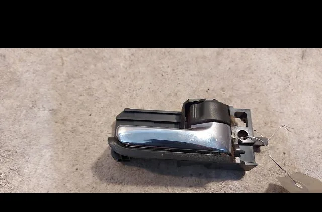 Poignee int porte ard Toyota COROLLA (_E12_) 1.4 d (nde120_) (2004-2007) 5 portes occasion