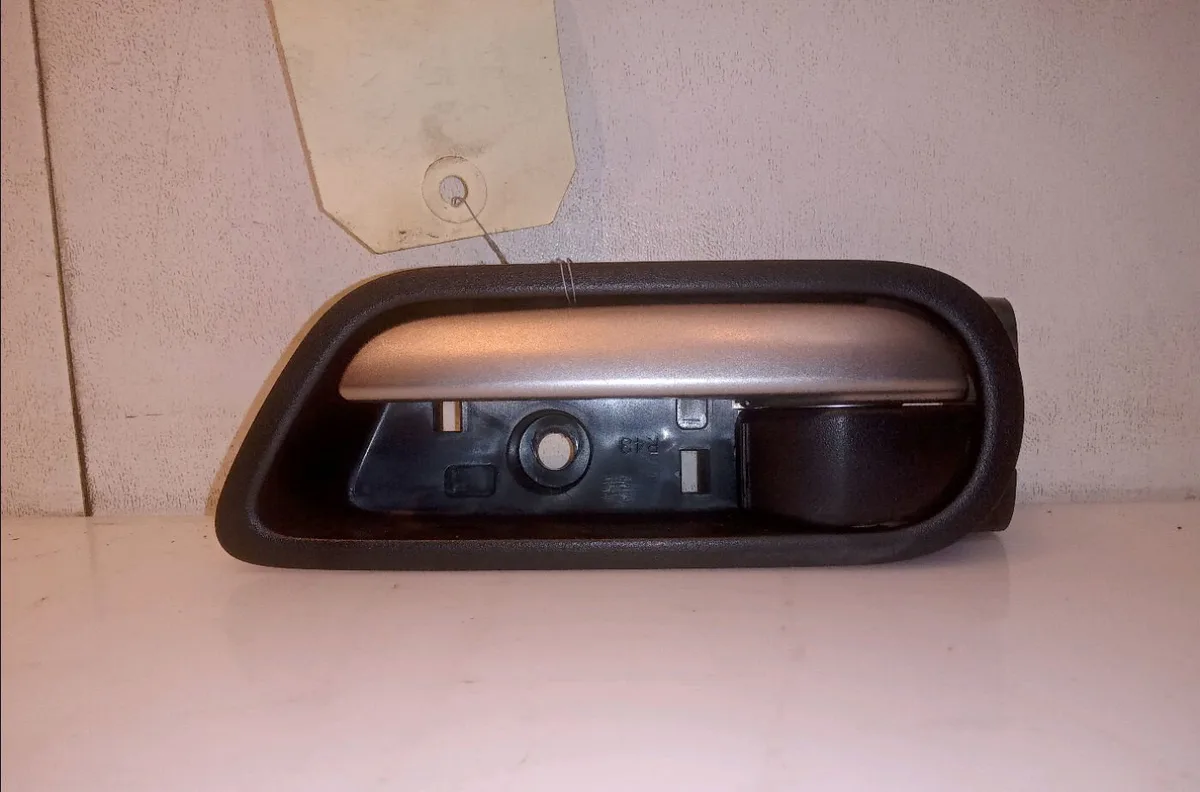 Poignee int porte arg Mazda 3 (BL) 1.6 mz-cd (bl14) (2008-2013) occasion