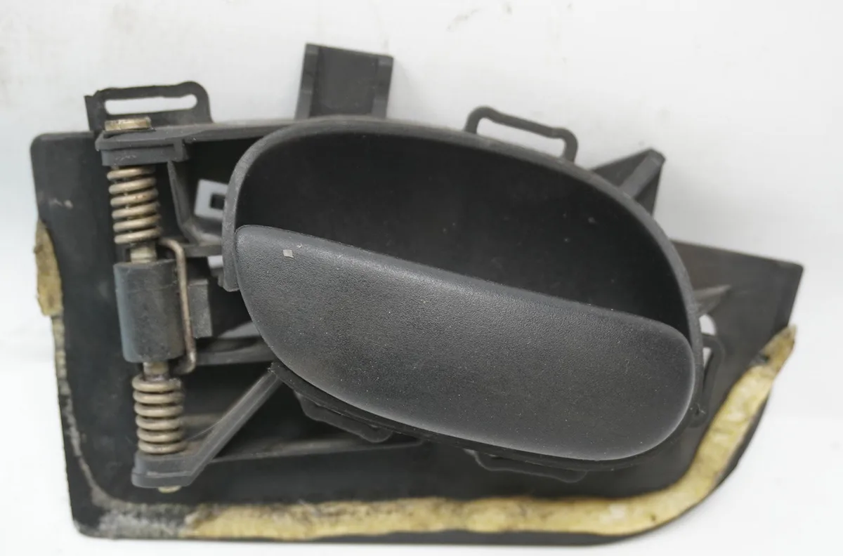 Poignee int porte arg Peugeot 206 3-5 portes (2A-C) 2.0 hdi 90 (1999-2009) 5 portes occasion