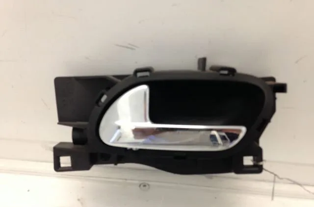 Poignee int porte arg Peugeot 407 SW (6E_) 1.6 hdi 110 (2004-2010) 5 portes occasion