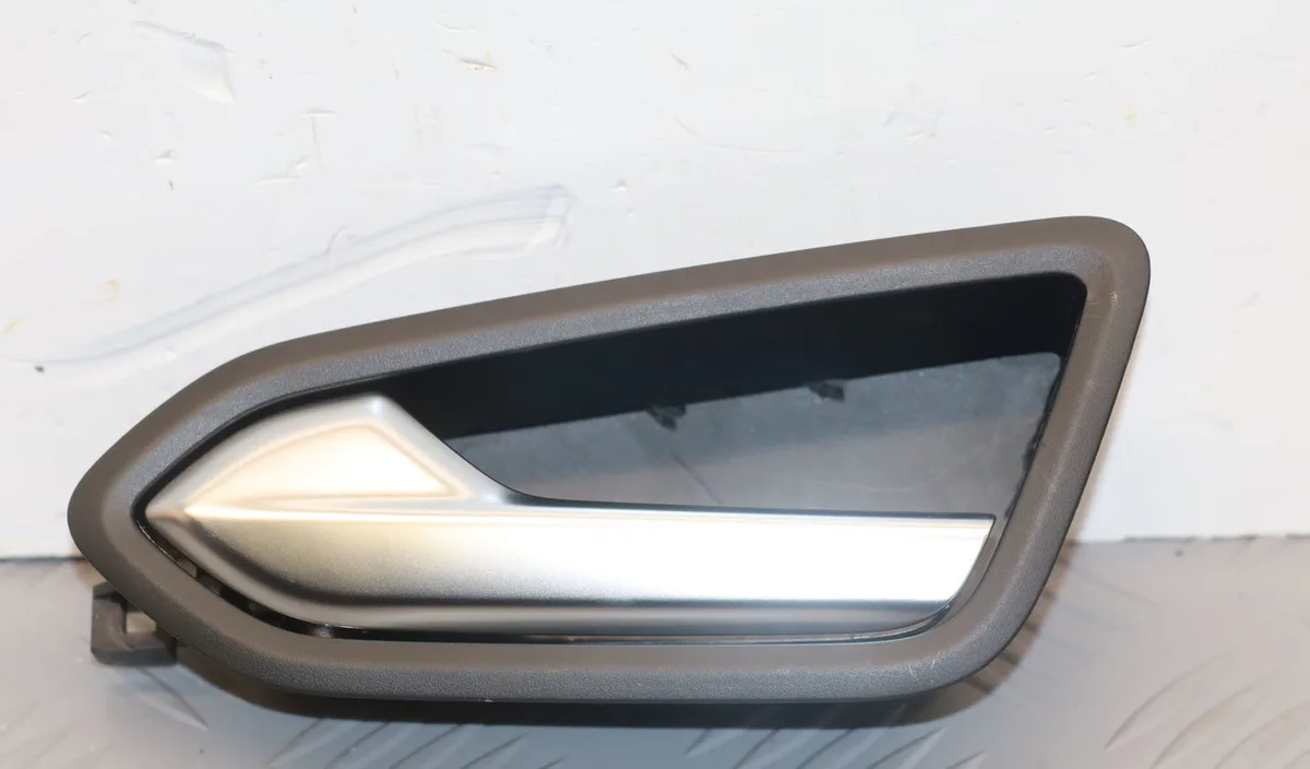 Poignee int porte arg Renault CLIO V (B7_) 1.6 e-tech 140 (b7mu) (2020) occasion