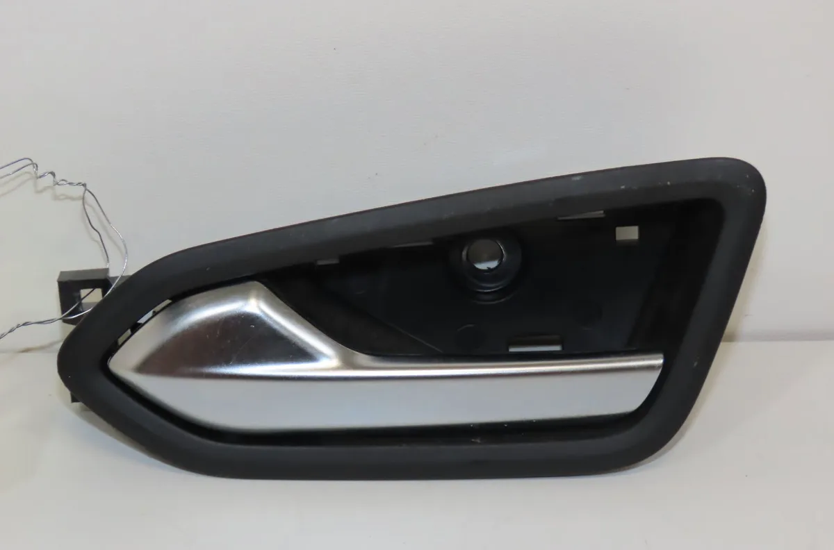 Poignee int porte arg Renault CLIO V (B7_) 1.6 e-tech 145 (b7mu) (2022) occasion