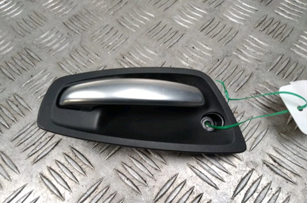 Poignee int porte avd Bmw 1 (E87) 120 d (2004-2011) occasion
