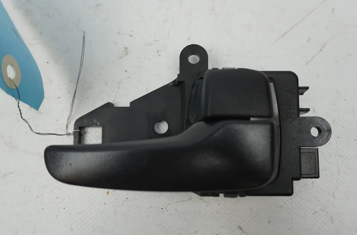 Poignee int porte avd Mitsubishi L200 - TRITON (KA_T, KB_T) 2.5 di-d 4wd (kb4t) (2005-2015) 4 portes occasion