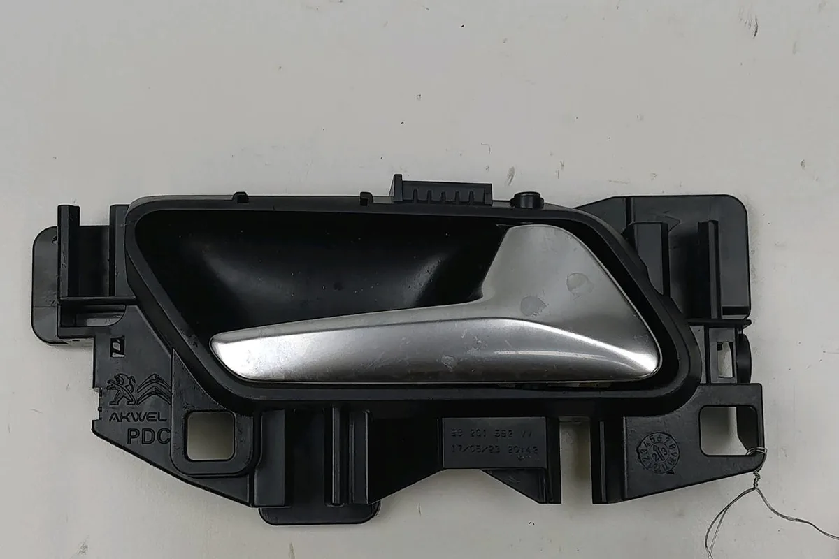 Poignee int porte avd Opel CORSA F 1.2 (68) (2019) occasion