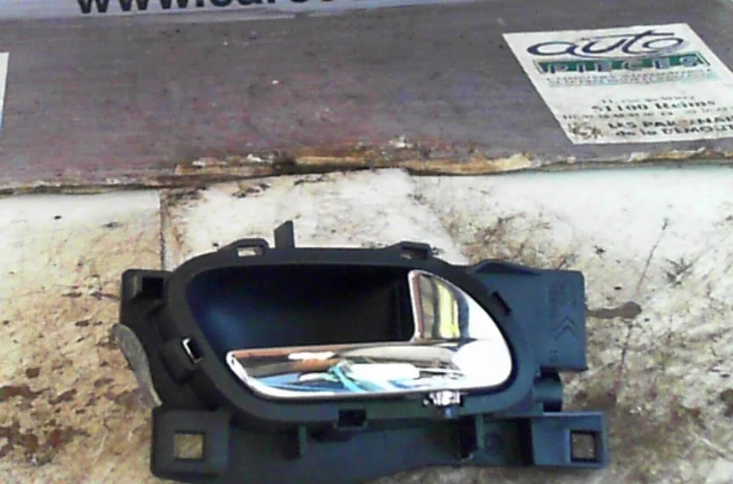 Poignee int porte avd PEUGEOT 407 PHASE 1 occasion
