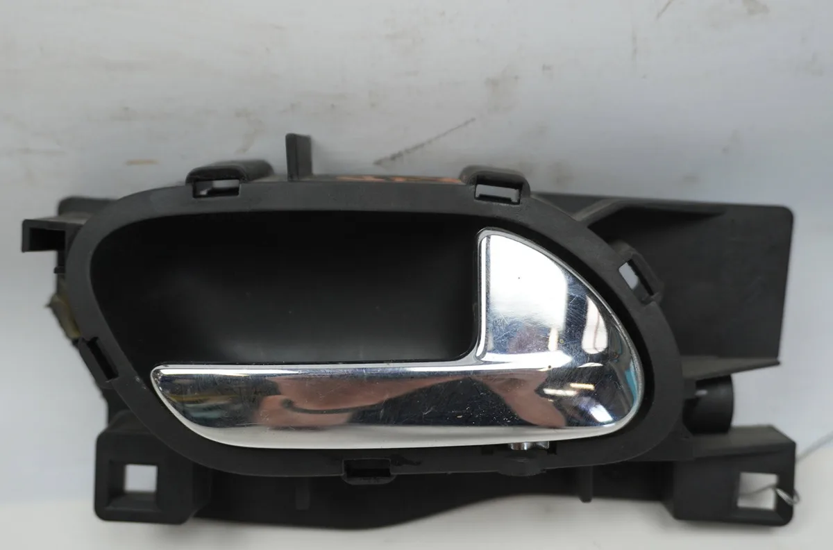 Poignee int porte avd Peugeot 407 SW (6E_) 2.2 (2004-2005) occasion