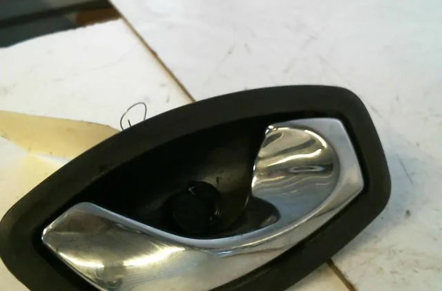 Poignee int porte avd RENAULT CLIO occasion