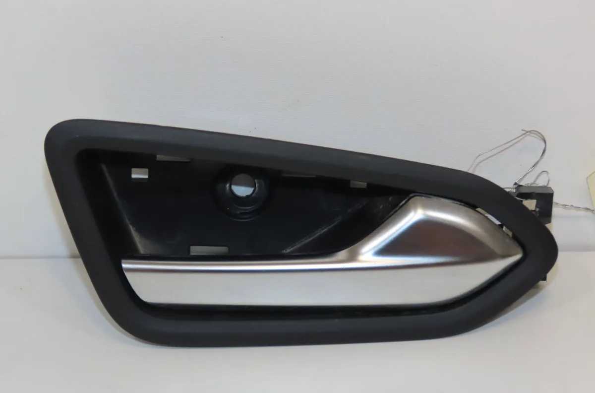 Poignee int porte avd Renault CLIO V (B7_) 1.6 e-tech 145 (b7mu) (2022) occasion
