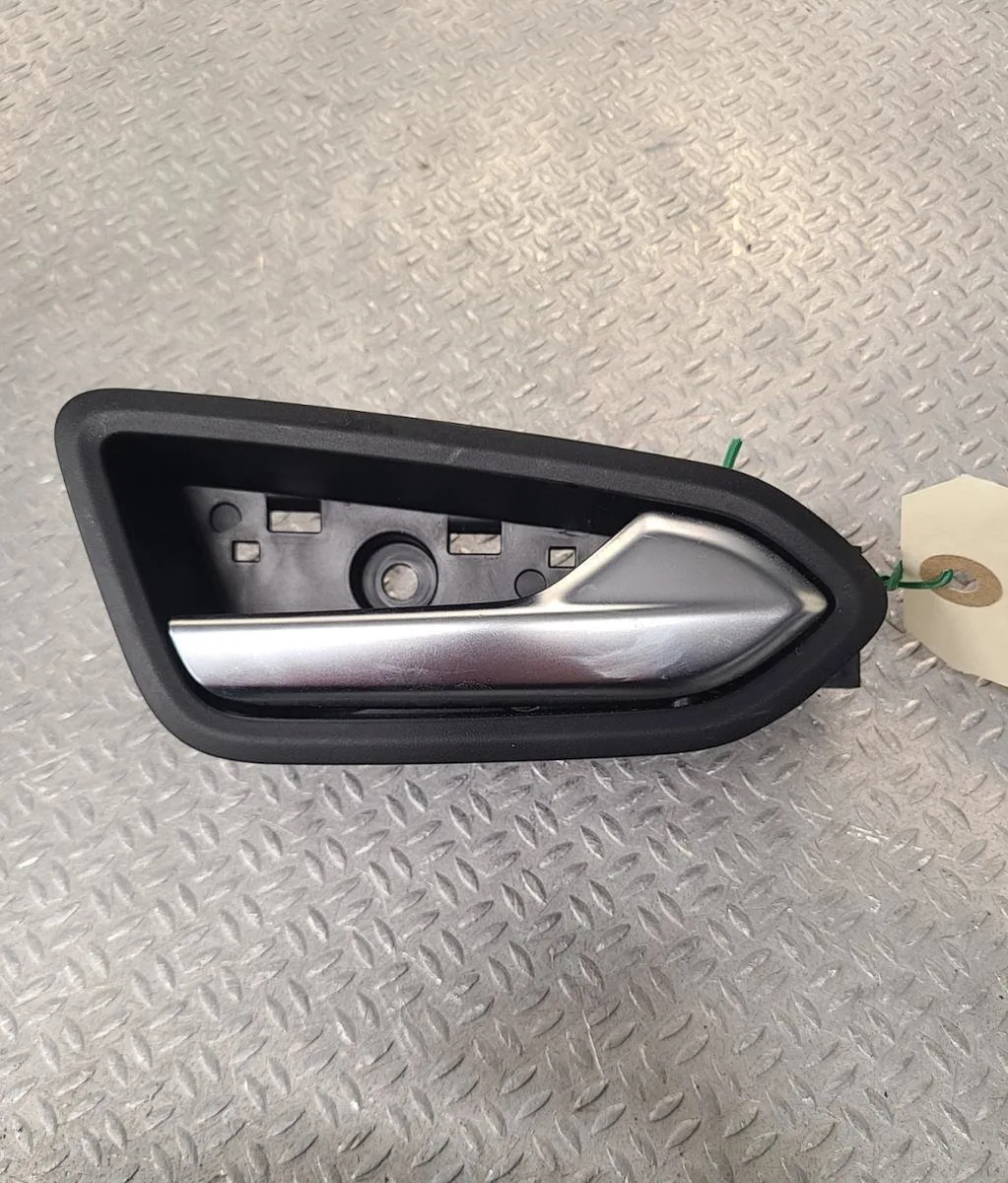Poignee int porte avd Renault KANGOO III Monospace Tce 130 (kjmb) (2021) occasion