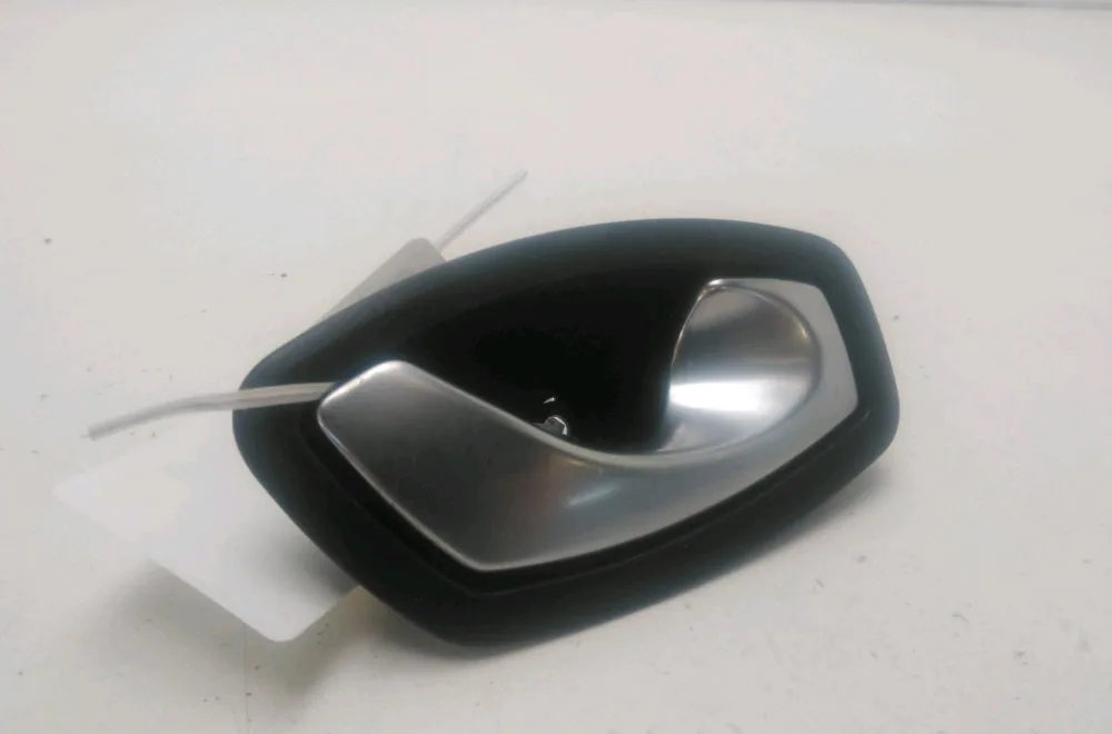 Poignee int porte avd Renault MEGANE III 3-5 portes (BZ0-1_, B3_) 1.5 dci (2009) 5 portes occasion