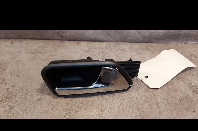 Poignee int porte avd Volkswagen TOURAN (1T1, 1T2) 1.9 tdi (2003-2004) 5 portes occasion