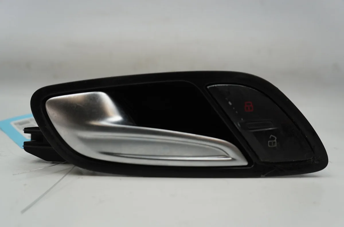 Poignee int porte avg Audi TT (8J3) 2.0 tfsi (2006-2010) occasion