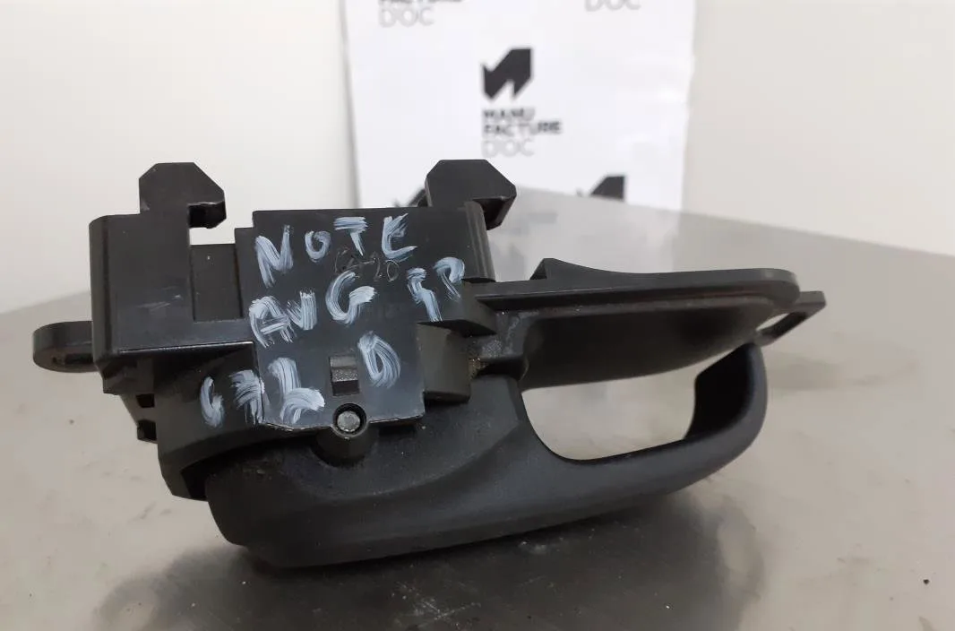 Poignee int porte avg Nissan NOTE (E11, NE11) 1.5 dci (2010-2012) occasion