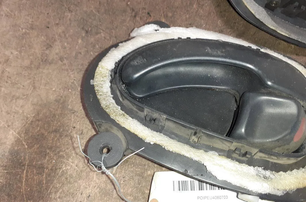 Poignee int porte avg Peugeot 406 Break (8E-F) 2.1 td 12v (1996-2004) occasion