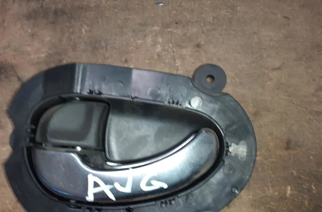 Poignee int porte avg Peugeot 407 SW (6E_) 2.2 hdi 170 (2006-2010) occasion
