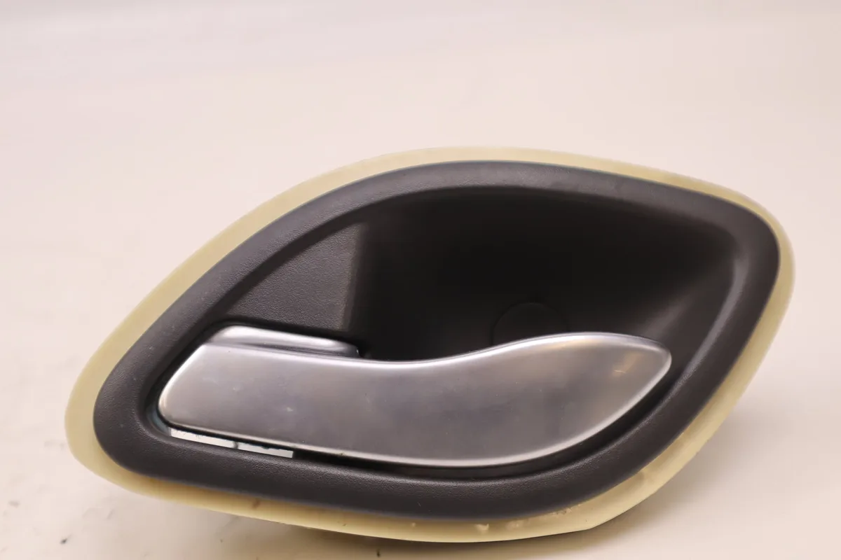 Poignee int porte avg Renault ESPACE IV (JK0-1_) 2.0 dci (jk01, jk02, jk1j, jk1k, jk1h) (2006) occasion