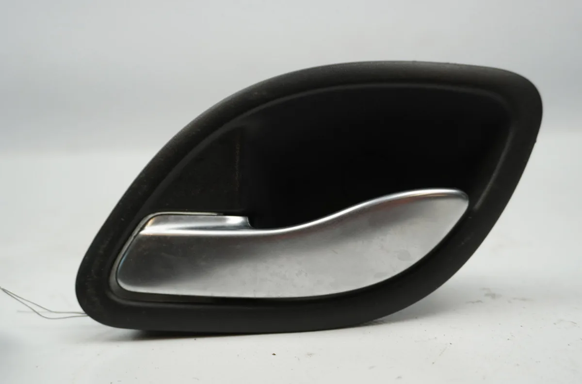 Poignee int porte avg Renault LAGUNA II (BG0-1_) 1.8 16v (bg04, bg0b, bg0c, bg0v) (2001-2005) occasion