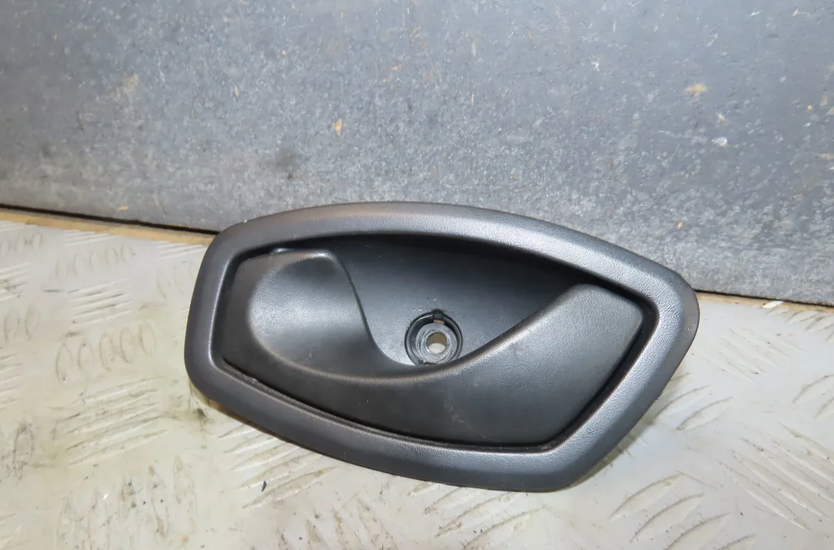 Poignee int porte avg Renault MEGANE III Grandtour (KZ0-1) 1.5 dci (kz09, kz0d, kz1g, kz29, kz14, kz1w, kz10, kz1f,... (