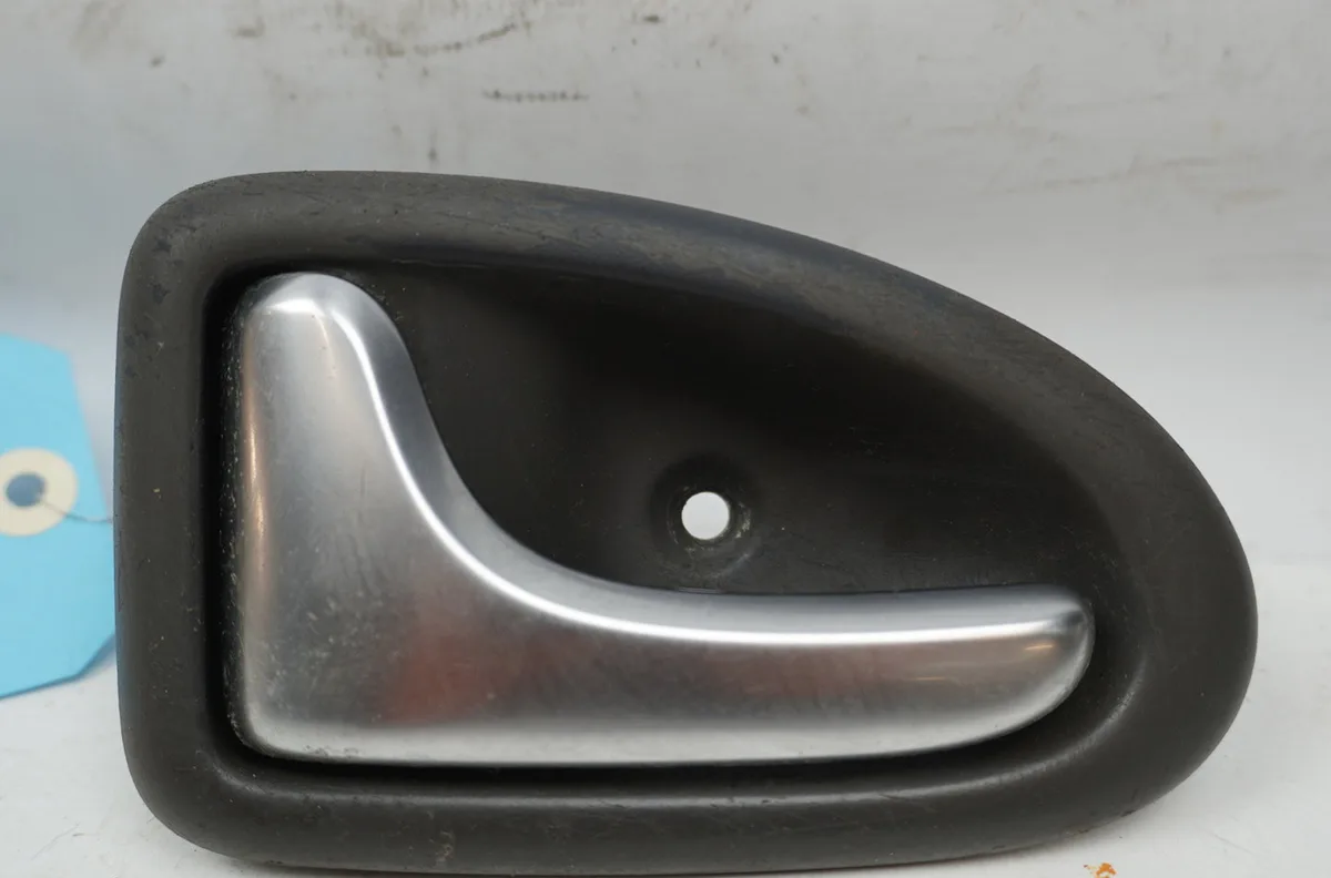 Poignee int porte avg Renault SCÉNIC I Monospace (JA0-1_, FA0_) 1.9 dti (ja1u) (2001-2003) occasion