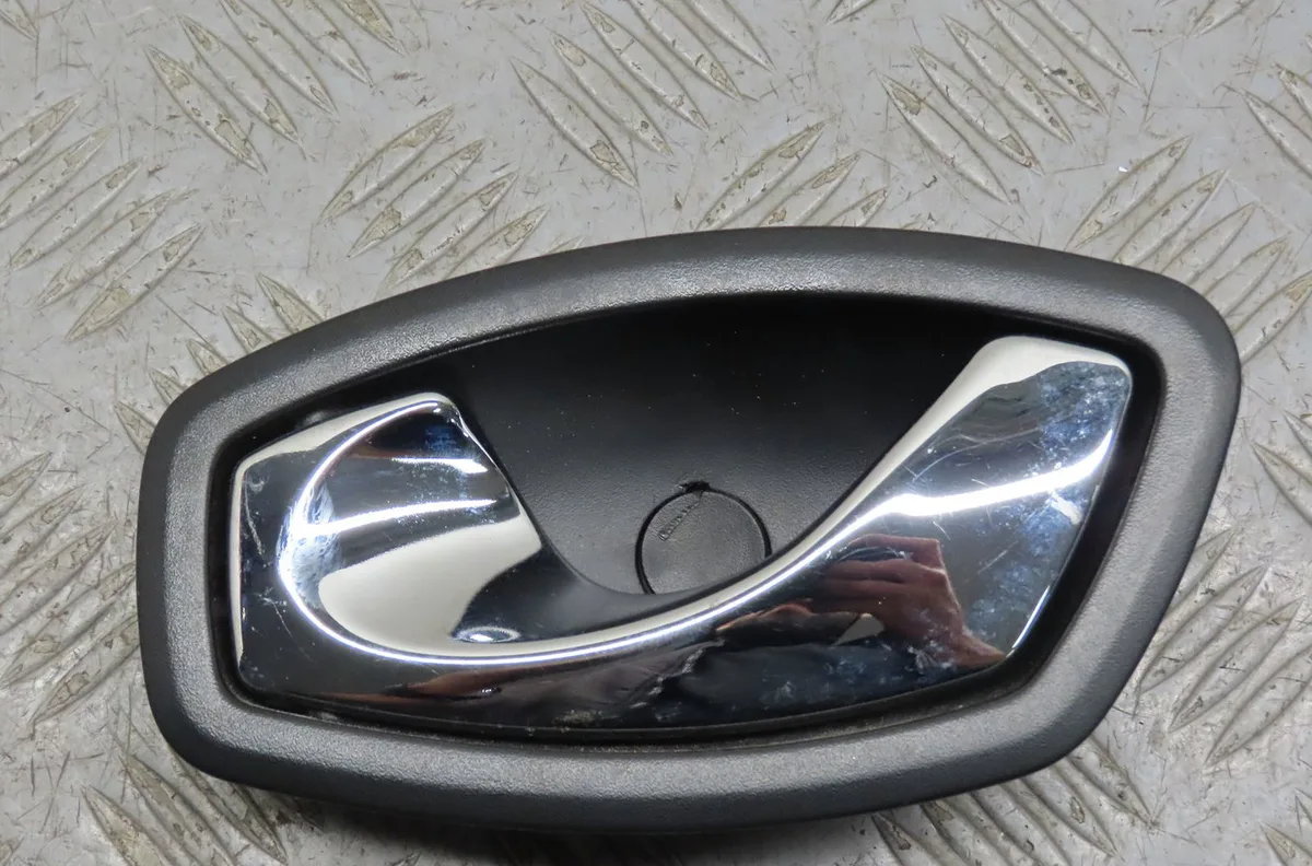 Poignee int porte avg Renault SCÉNIC III (JZ0-1_) 1.5 dci (2009) 5 portes occasion