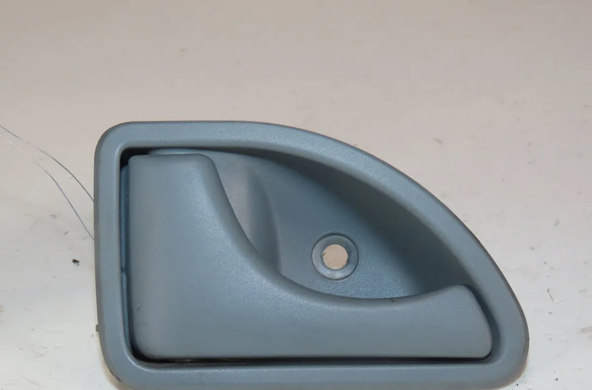 Poignee int porte avg Renault TWINGO I (C06_) 1.2 16v (c06c, c06d, c06k) (2001-2007) 3 portes occasion