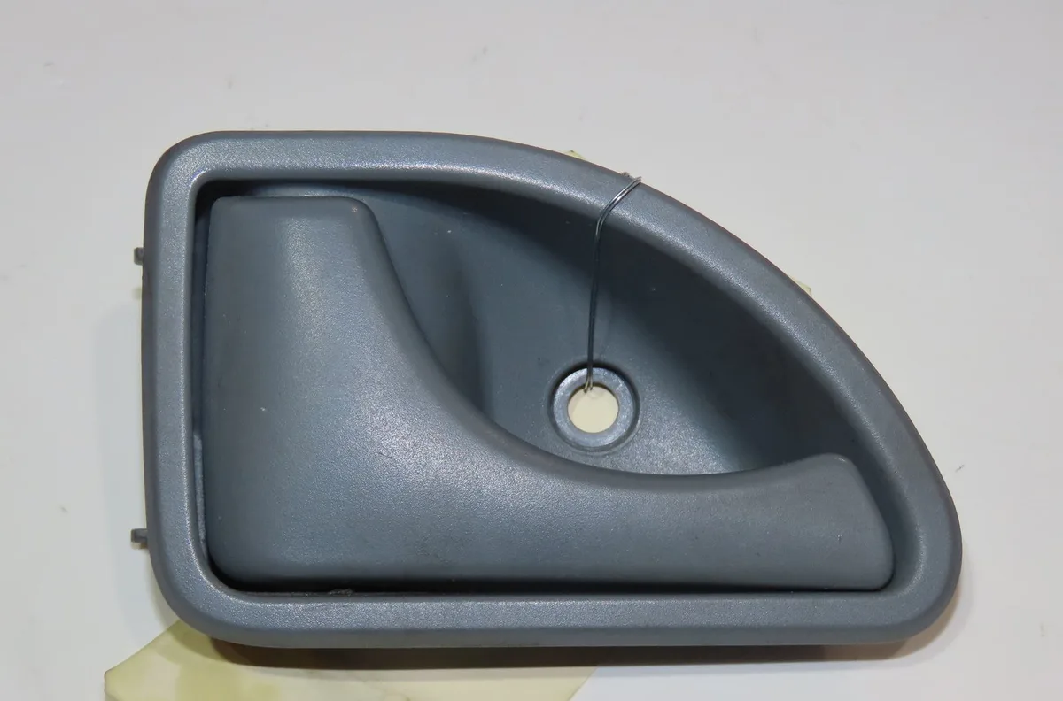 Poignee int porte avg Renault TWINGO I (C06_) 1.2 (c066, c068) (1996-2007) 3 portes occasion