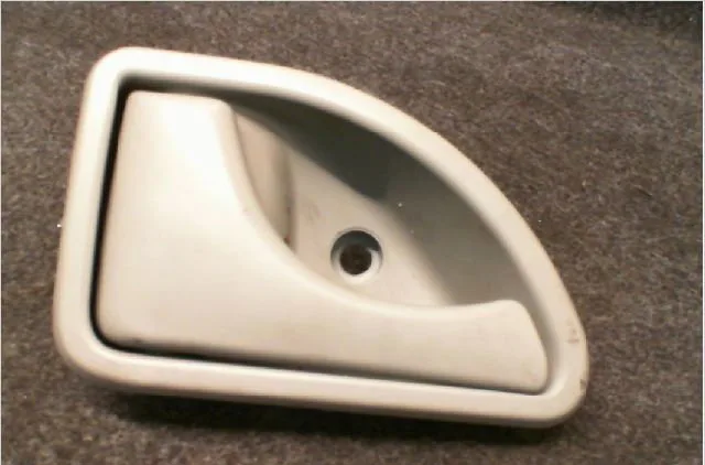 Poignee int porte avg Renault TWINGO I (C06_) 1.2 (c066, c068) (1996-2007) 3 portes occasion