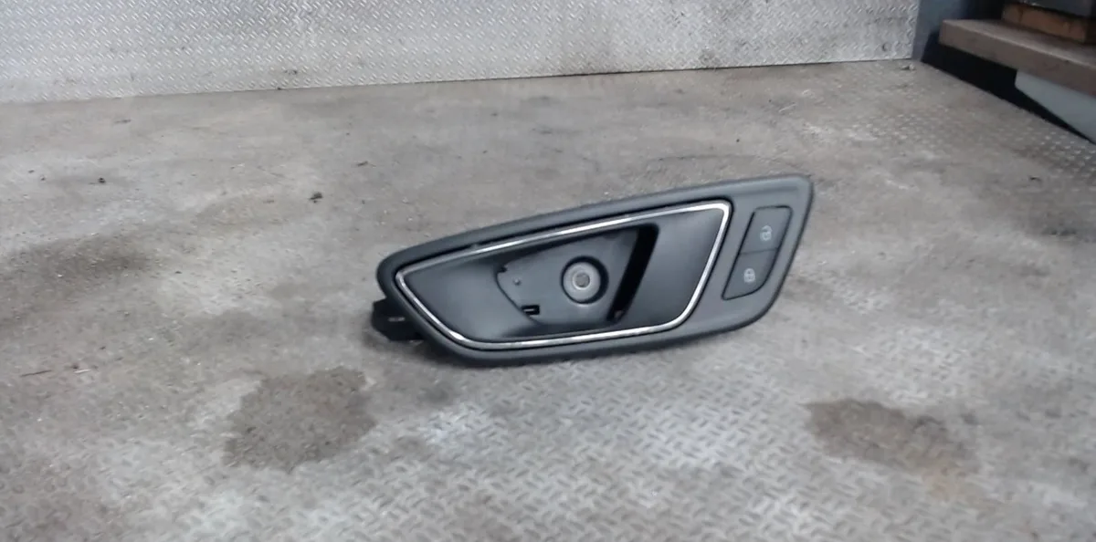 Poignee int porte avg Seat LEON (5F1) 1.6 tdi (2012-2020) occasion