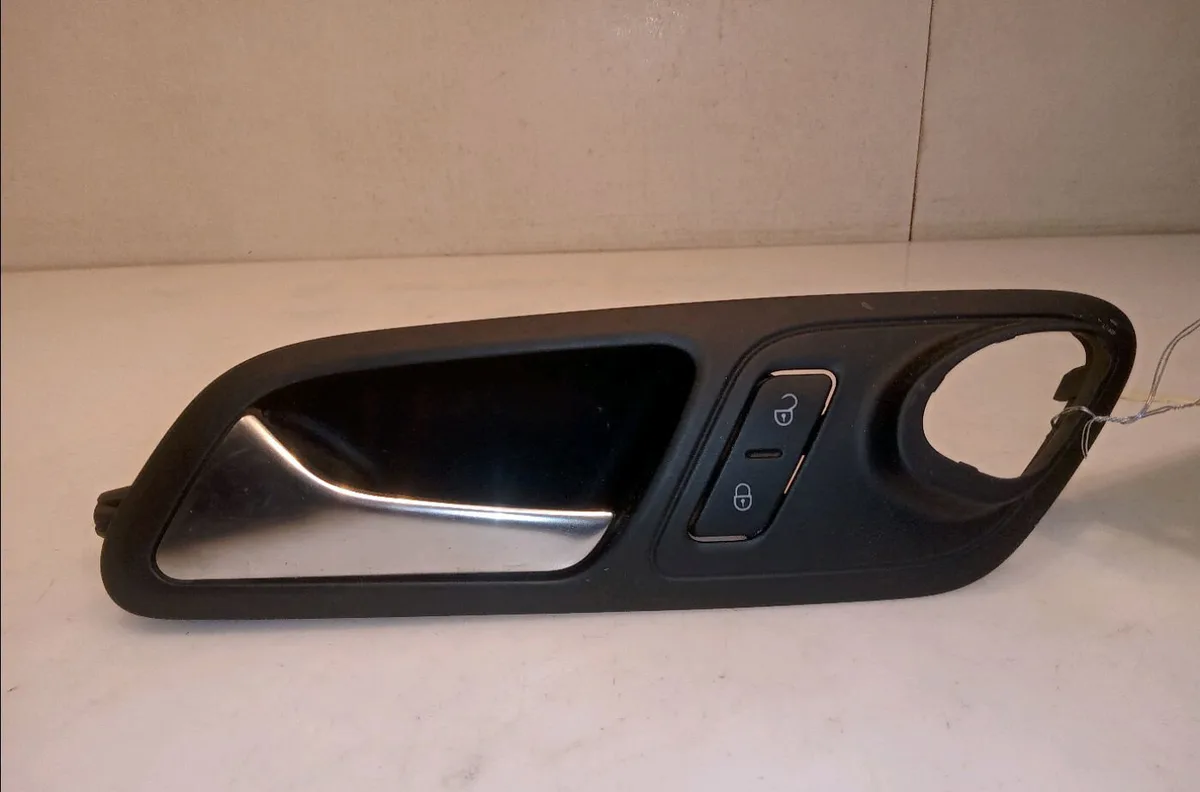 Poignee int porte avg Volkswagen PASSAT CC B6 (357) 2.0 tdi (2008-2012) occasion