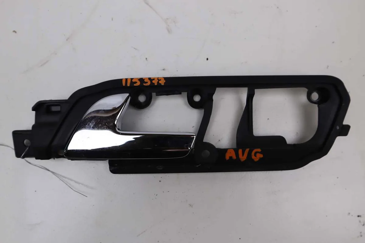 Poignee int porte avg Volkswagen POLO (9N_, 9A_) 1.2 12v (2001-2007) 5 portes occasion