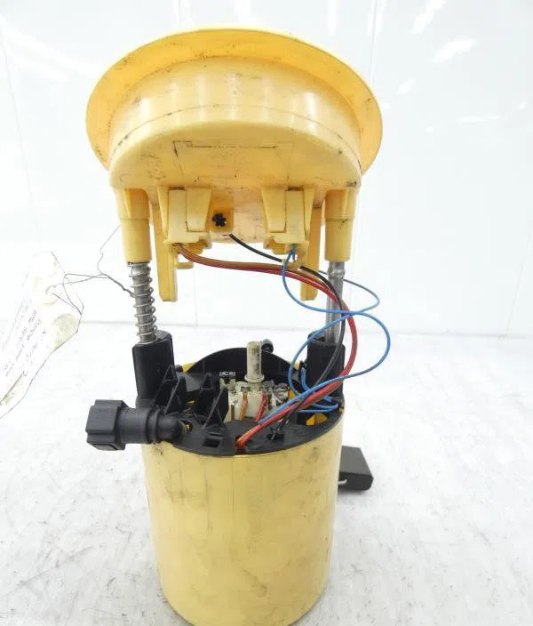 Pompe à carburant immergée BMW SERIE 1 E81 occasion