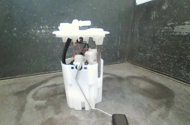 Pompe à carburant immergée Renault TWINGO III (BCM_, BCA_) 1.0 sce 70 (bcmb) (2015) 5 portes occasion