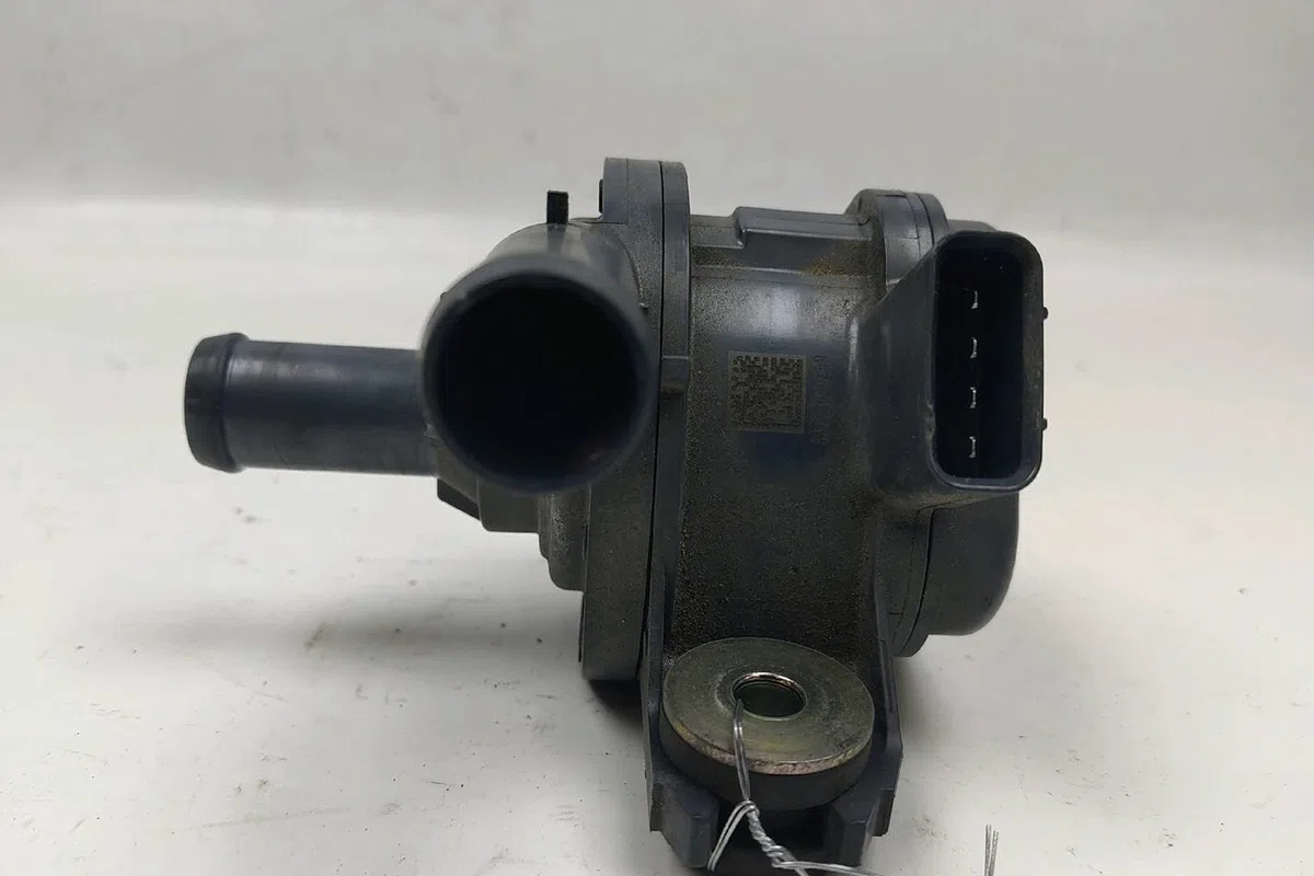 Pompe a eau Toyota AURIS (_E18_) 1.2 (nre185_) (2015-2018) occasion