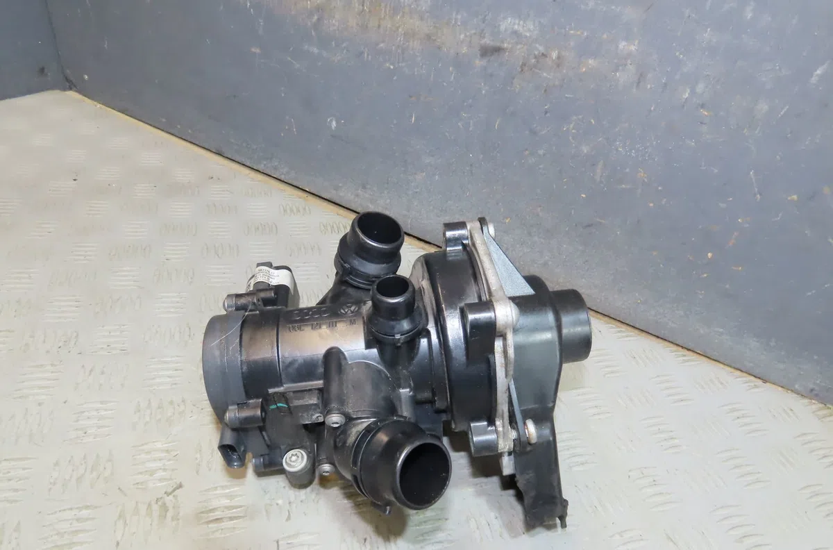 Pompe a eau Volkswagen POLO V (6R1, 6C1) 1.8 gti (2014) occasion