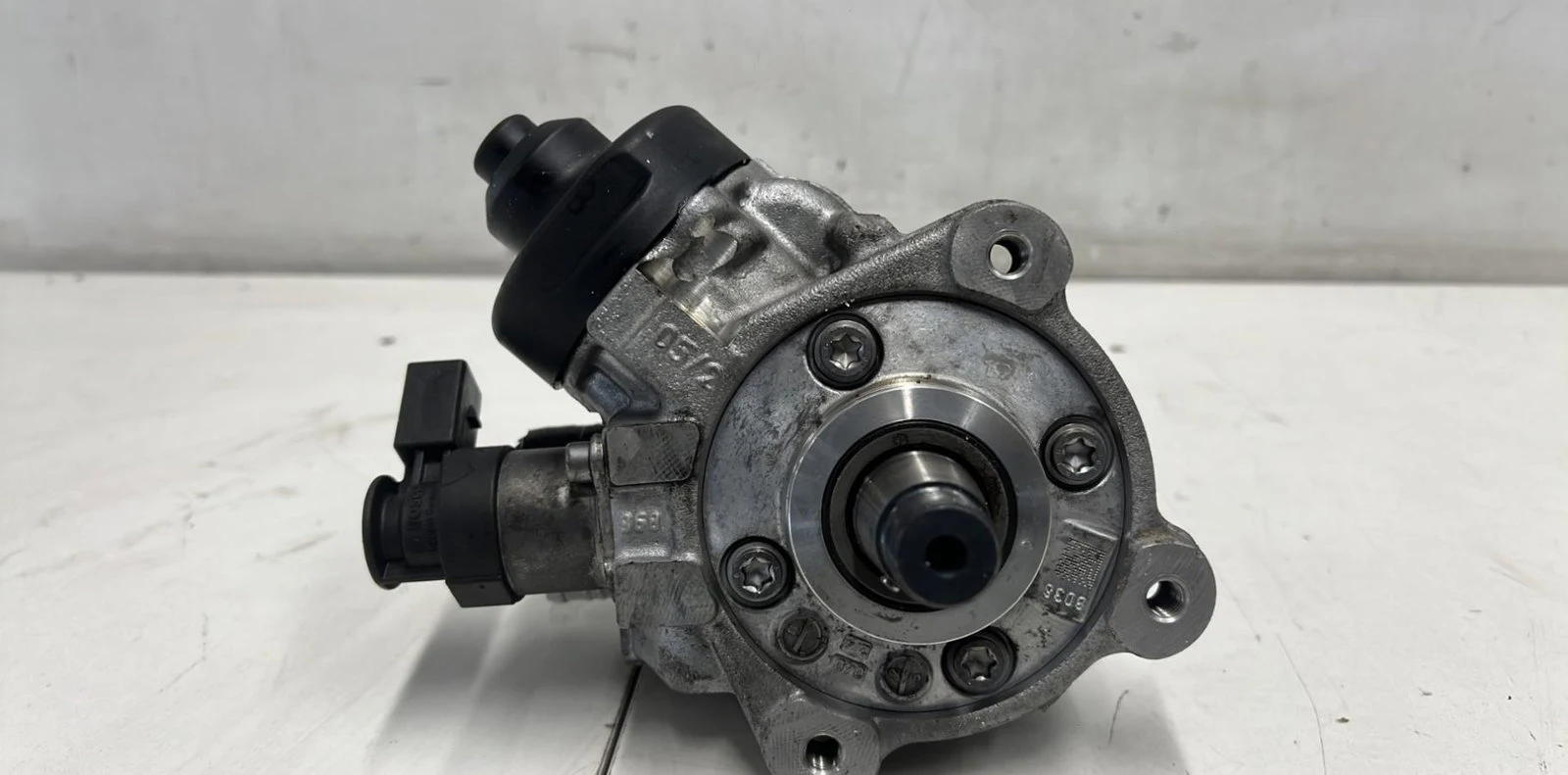 Pompe injection diesel VOLKSWAGEN SCIROCCO 3 PHASE 1 COUPE occasion
