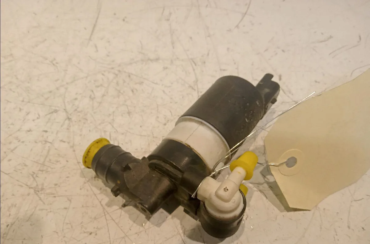 Pompe lave-glace ar Renault LAGUNA III (BT0-1) 2.0 dci gt (bt11, bt1e, bt1n) (2008-2015) occasion