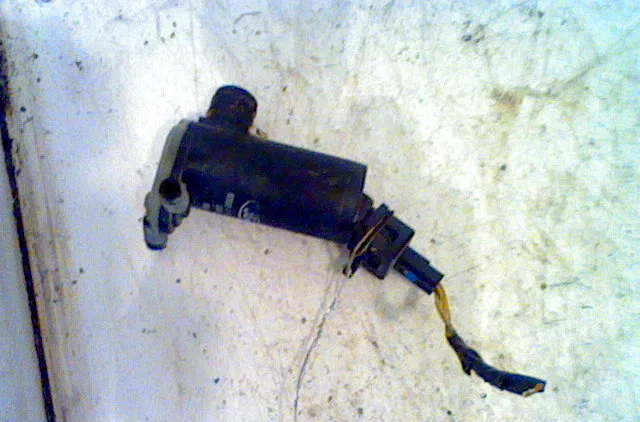 Pompe lave-glace avant FORD FIESTA IV 2002 occasion