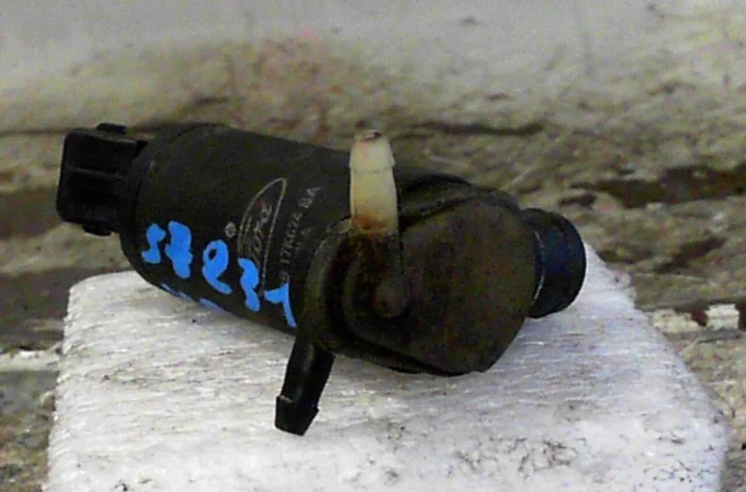 Pompe lave-glace avant Ford KA (RB_) 1.3 i (1996-2008) occasion
