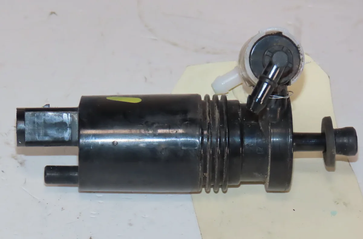 Pompe lave-glace avant Mercedes-benz CLASSE M (W164) Ml 350 cdi 4-matic (164.125, 164.124) (2009-2011) occasion