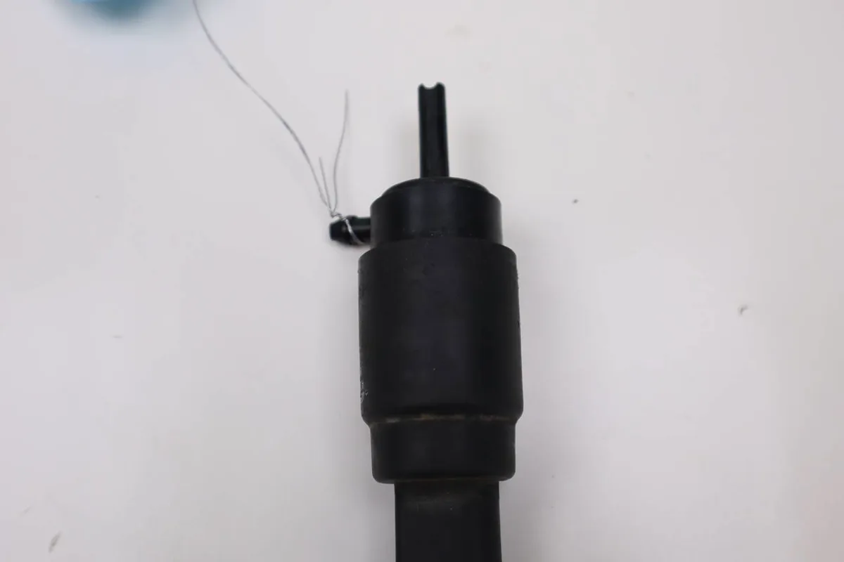 Pompe lave-glace avant Mercedes-benz VITO - MIXTO Camionnette (W639) 109 cdi (639.601, 639.603, 639.605) (2003) occasion