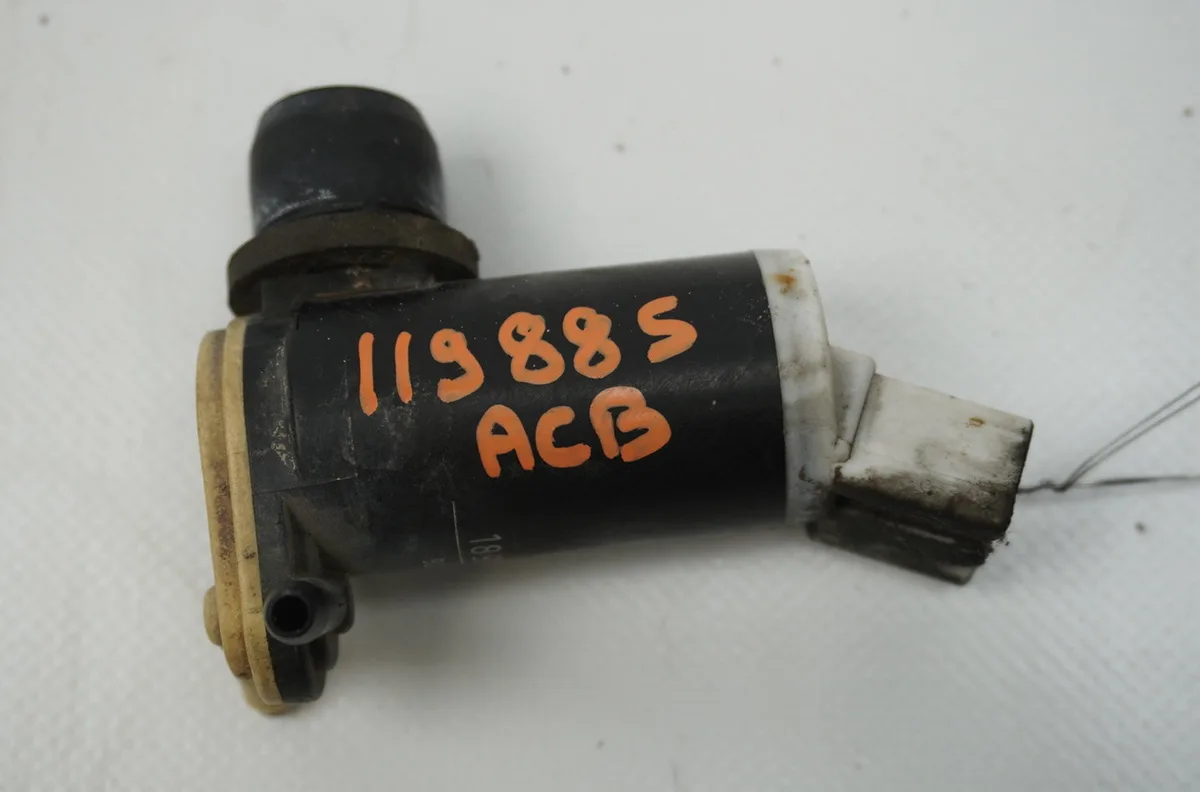 Pompe lave-glace avant Nissan PRIMERA Hatchback (P11) 2.0 td (1996-2002) occasion